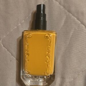 Radiant Yellow Makeup Foundation